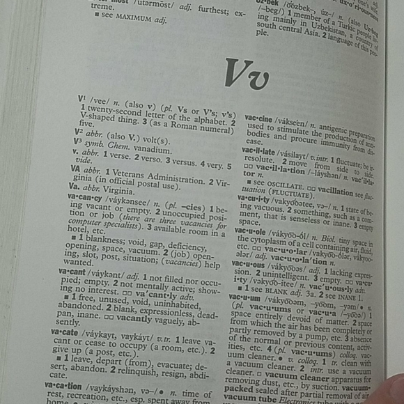 Preowned Oxford pocket dictionary and thesaurus - Picture 5 of 6